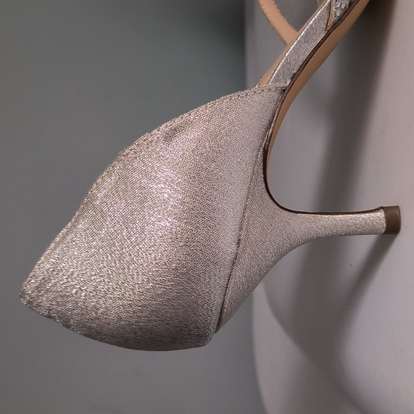 Nina size 9 silver shoes - Picture 3 of 4
